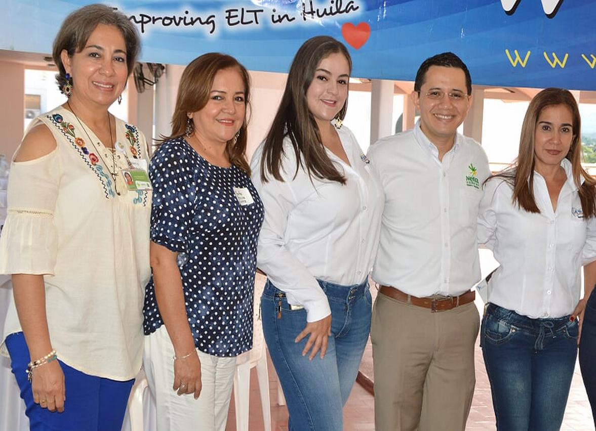 Rosario Valenzuela, Martha Patricia Rivera, América Alvarado, el Secretario de Educación, Alfredo Vargas e Isabel Cristina Ovalle.